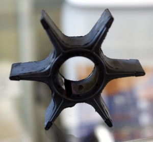 Крыльчатка охлаждения (импеллер)  SUZUKI DT65 / DT75 / DT85     17461-95302 ― 1998-2025  NEXT